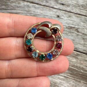 Vintage Jewelry Jeweltone Rhinestone Wreath Brooch Pin